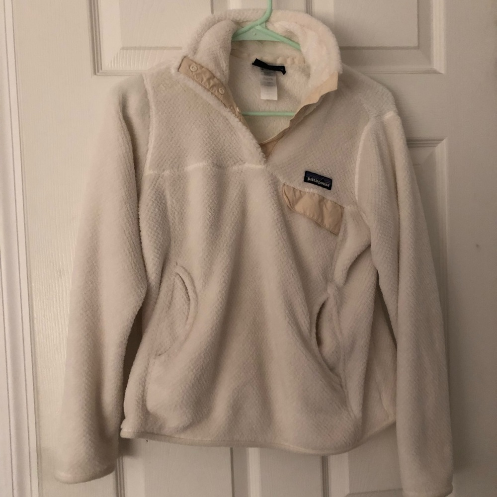 White fuzzy Patagonia pullover